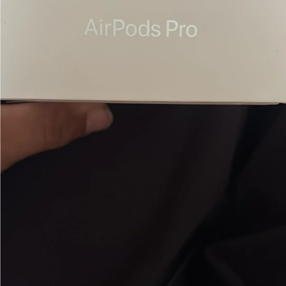 Apple AirPods Pro 2nd Gen - Classic White